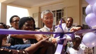 cuting the ribon ceremony